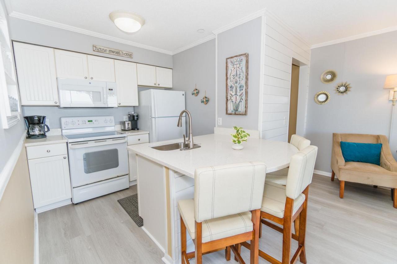 Stunning Views!!-Oceanfront Villa-Heated Pool-Private Balcony-Tiki Bar-Walk To Coligny Plaza Hilton Head Island Exterior photo